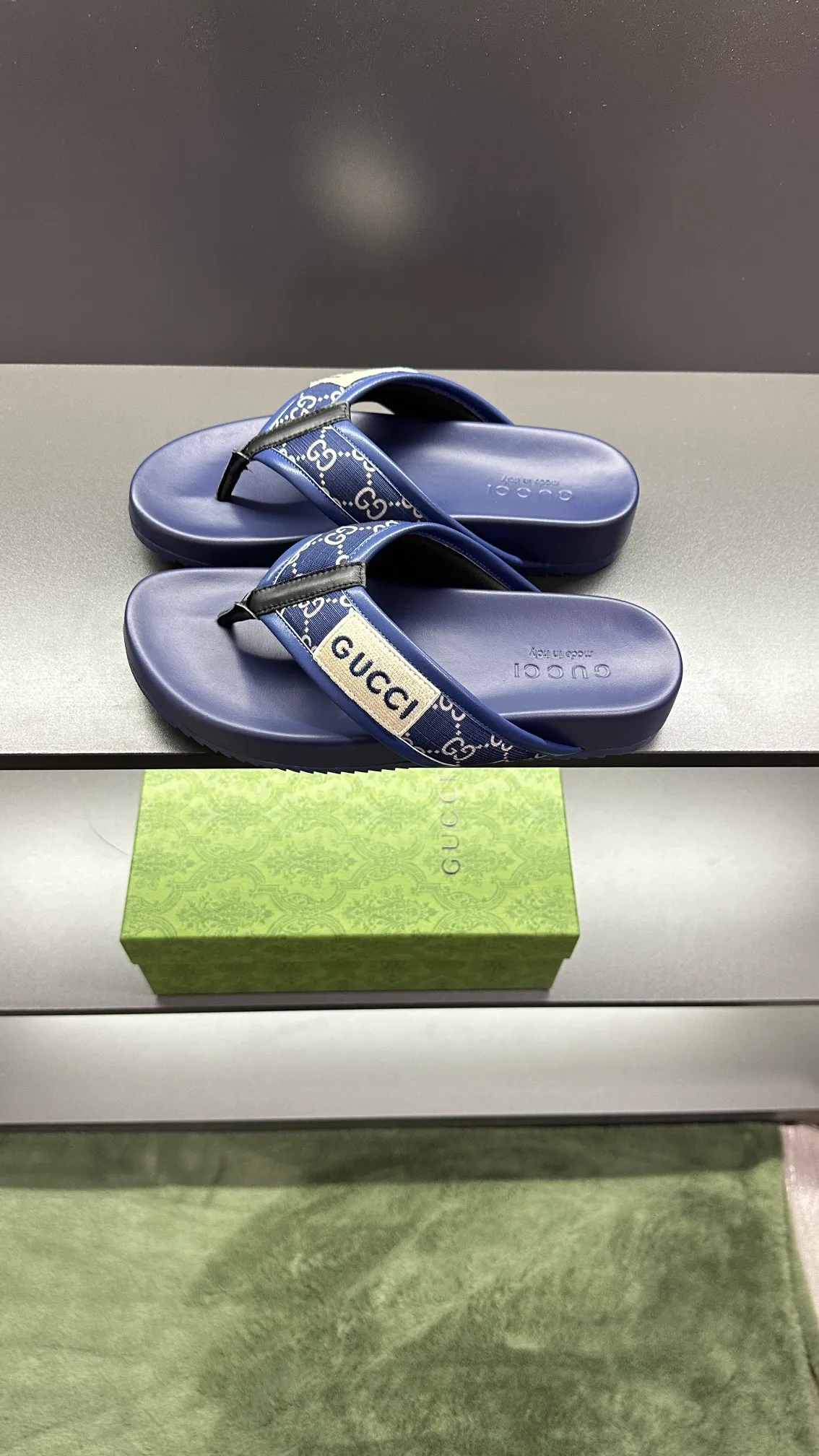 [G Family Couple Style] P: 300💰Female size 36~40 Men's size 39~45, (46. Custom-made Unisex GG slippers This slipper is made of GG polyester fiber and is decorated with a Gucci label on the front, adding a striking logo feel to the style. Beige GG recycled polyester fiber Unisex leather trim "Gucci Made in Italy" embroidered label Rubber sole Flat Made in Italy